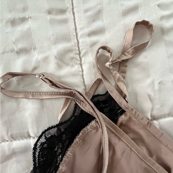 Elegant Satin Sleepwear Set in Pink and Black - Picture 4 of 7